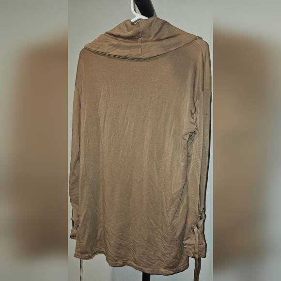 New York & Company Dreamy Fleece Off-The-Shoulder Lace-Up Cuff Top XS Coco Beach - Picture 3 of 6